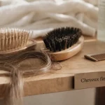 Brosse cheveux fins : poils de sanglier et picots flexibles pour démêler