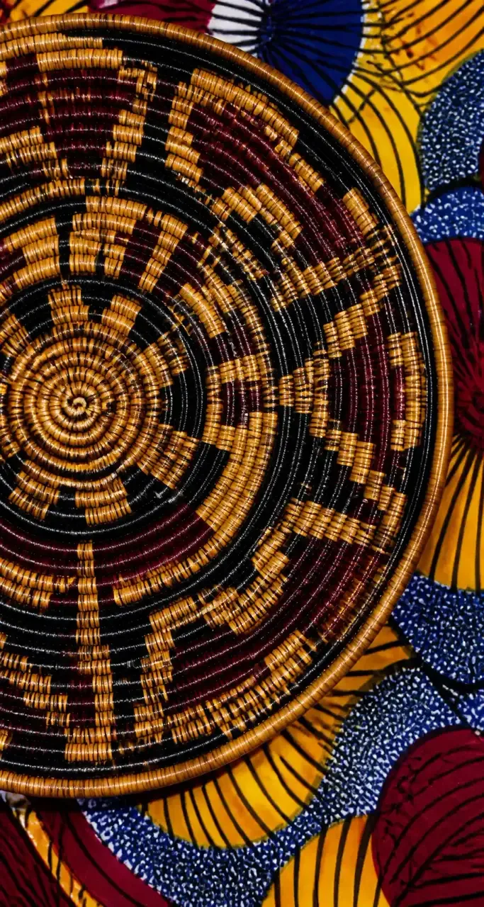Gros plan sur une natte africaine au tressage élaboré