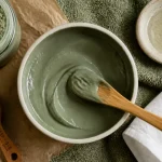 L'argile verte en pâte : illite ou montmorillonite pour éviter la peau qui tire