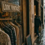 Look vintage friperie à Lyon : vitrine vintage, LOOK VINTAGE